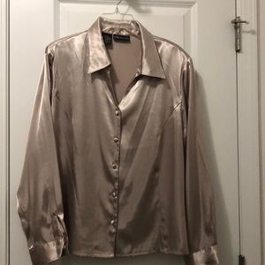 Brand:Che Studio,Size:16,col:Tan,shoulder pads, 25 inch long,23 inch wide.new.